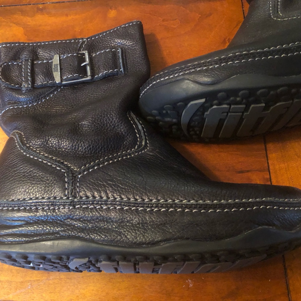 FitFlop Black Leather buckle booties boots 8 9